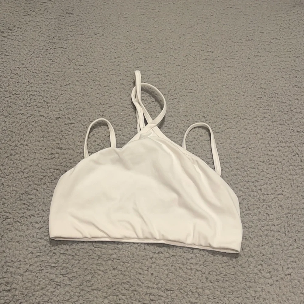 Lululemon Flow Y Strappy Bra Nulu *Light Support, A–C Cups White size 6